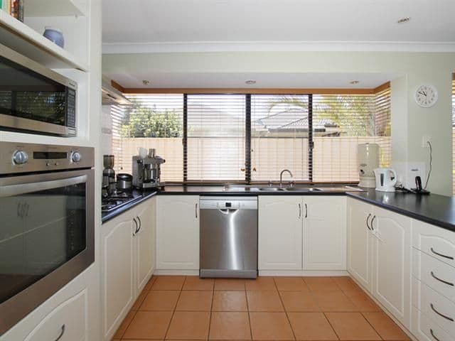 10 Lincoln Place, CANNING VALE WA 6155, Canning Vale - Thumbnail 2