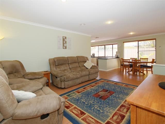 10 Lincoln Place, CANNING VALE WA 6155, Canning Vale - Thumbnail 3