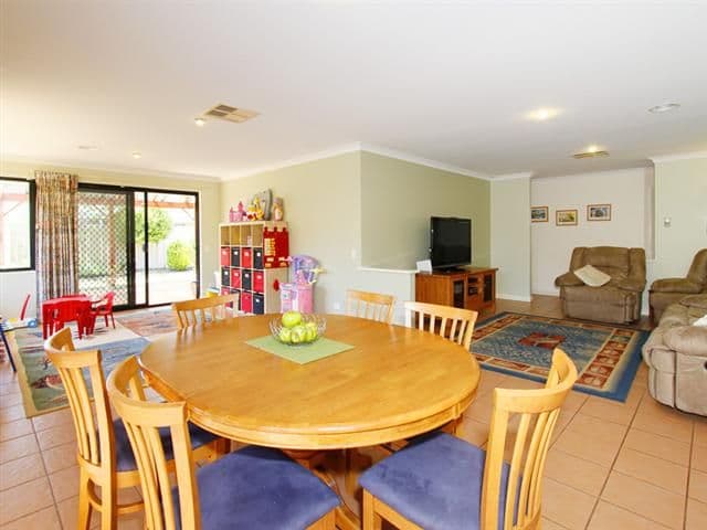 10 Lincoln Place, CANNING VALE WA 6155, Canning Vale - Thumbnail 7