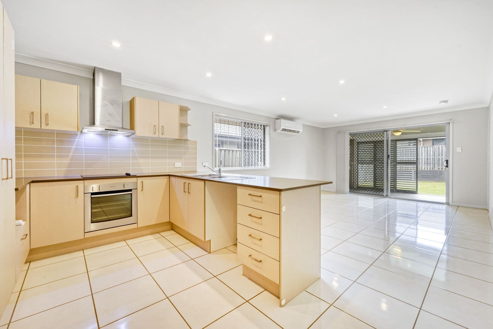 24 Honeyeater Crescent, Dakabin QLD 4503, Dakabin - Thumbnail 2