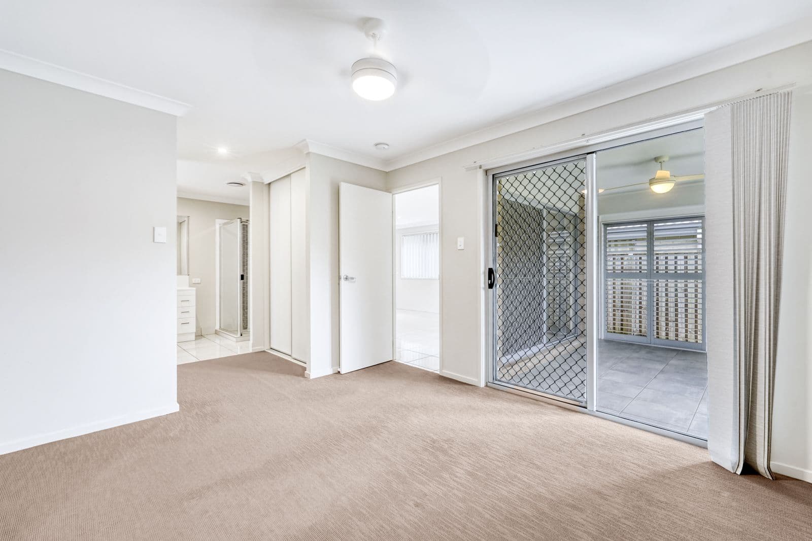 24 Honeyeater Crescent, Dakabin QLD 4503, Dakabin - Thumbnail 6