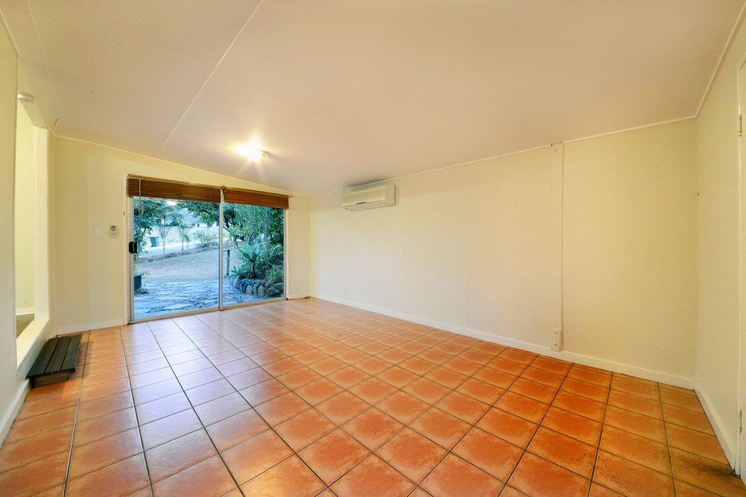 11 Hillcrest Avenue, Airlie Beach QLD 4802, Airlie Beach - Thumbnail 4