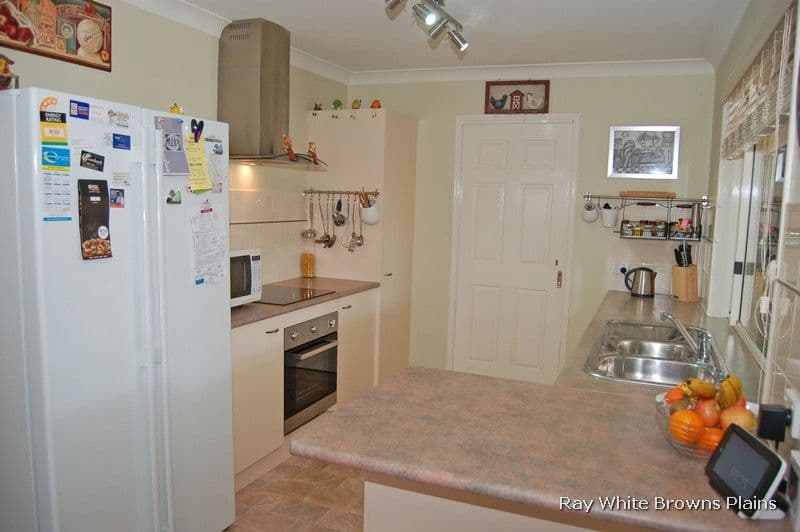 12 Rutyna Court, CRESTMEAD QLD 4132, Crestmead - Thumbnail 3