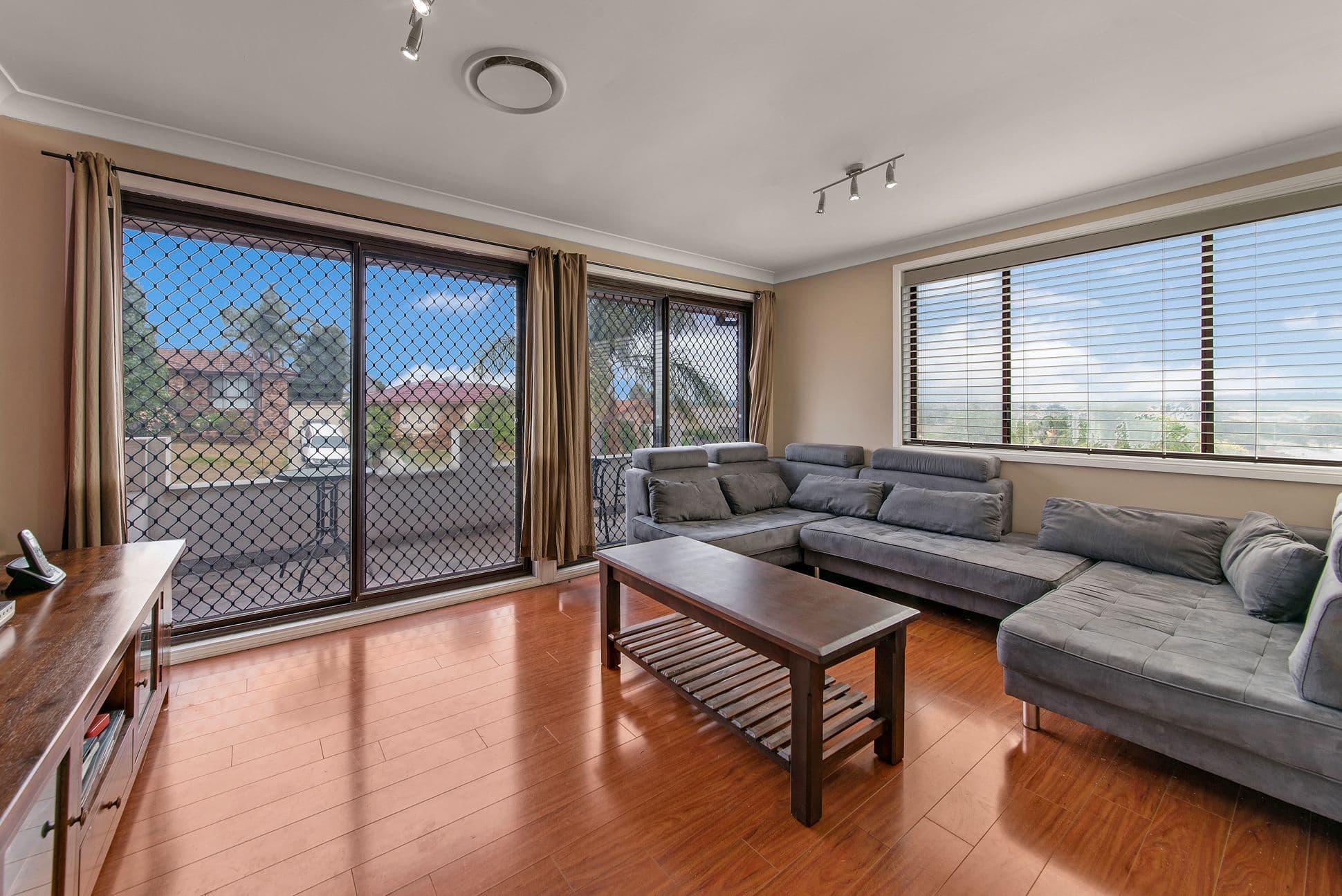 53 Fenton Crescent, Minto - Image 1
