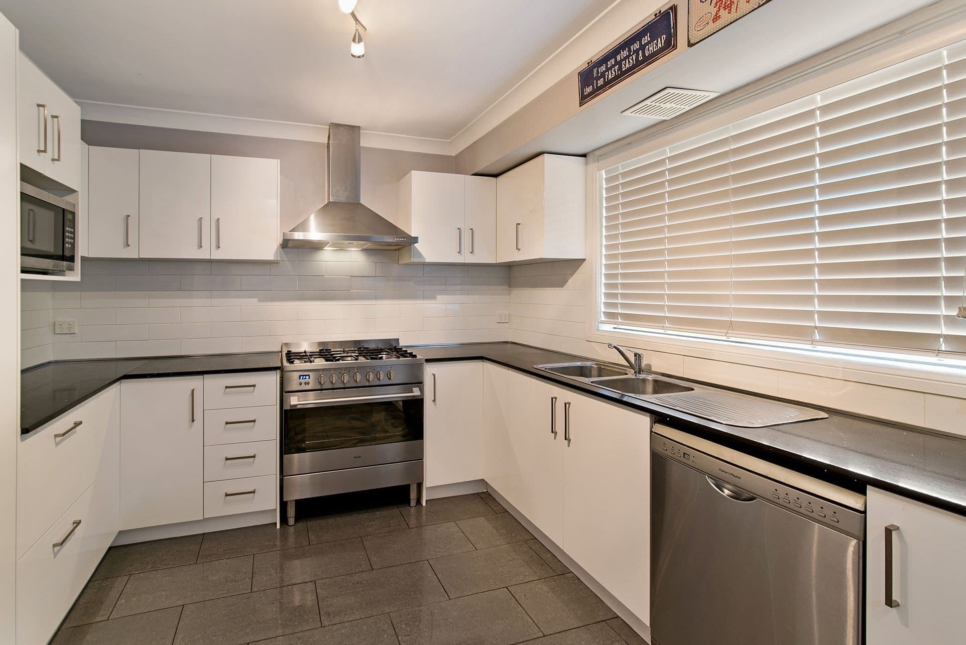53 Fenton Crescent, Minto - Thumbnail 3