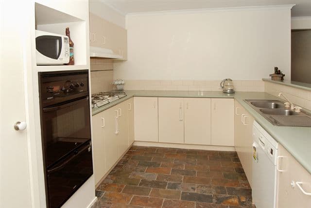 5 Swansea Court, CRAIGIEBURN VIC 3064, Craigieburn - Thumbnail 3