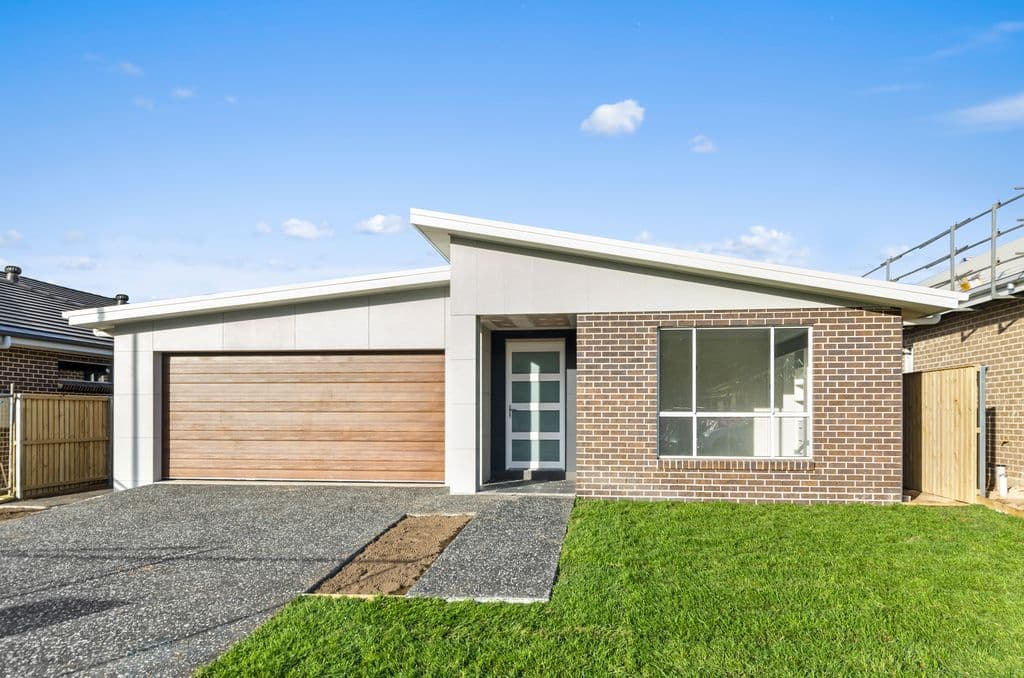 6 Cloverfield Place, Horsley - Image 1