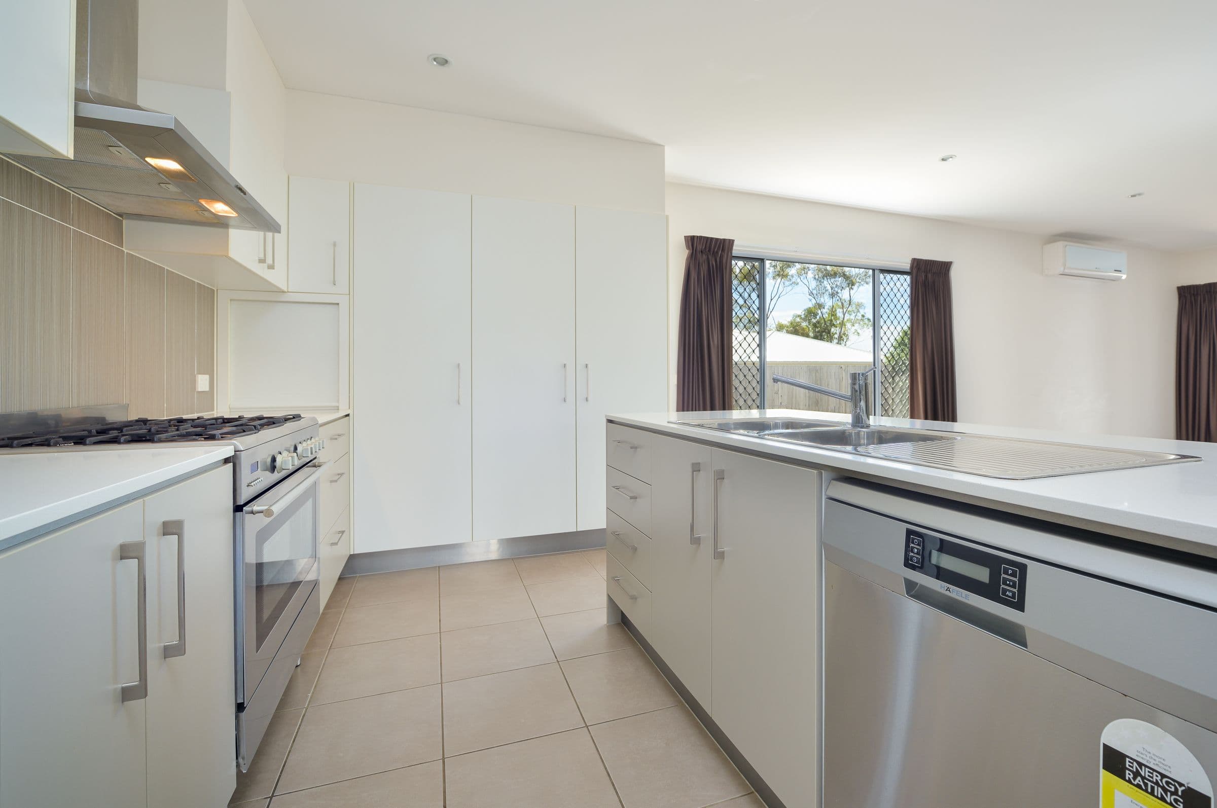 66 Iris Road, Kirkwood QLD 4680, Kirkwood - Thumbnail 4