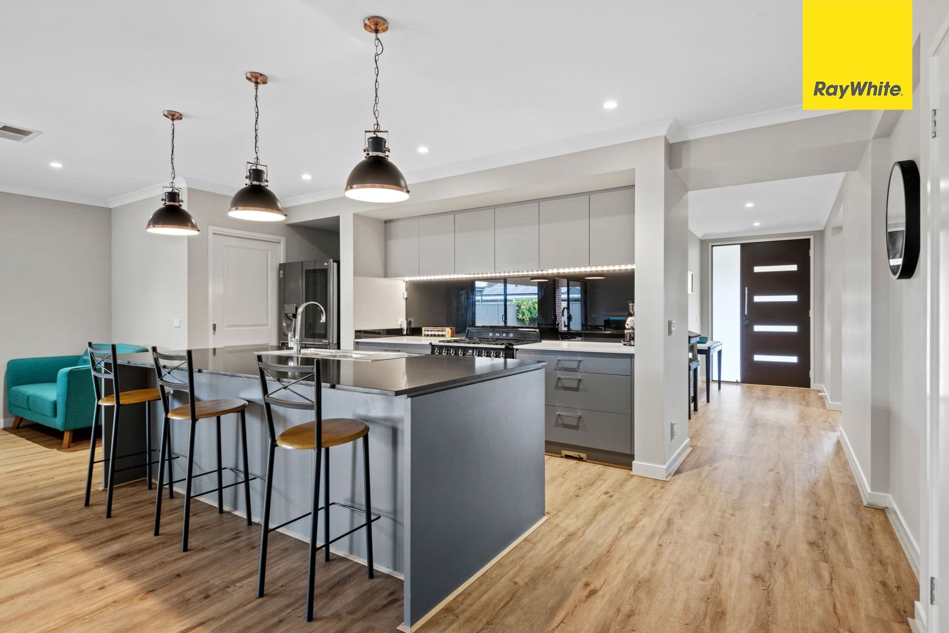 6 Cinnabar Way, COBBLEBANK VIC 3338, Cobblebank - Thumbnail 2