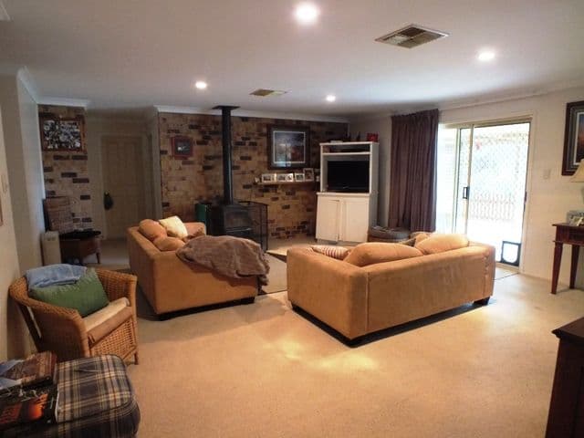 27 Charles Avenue, GOONDIWINDI QLD 4390, Goondiwindi - Thumbnail 2