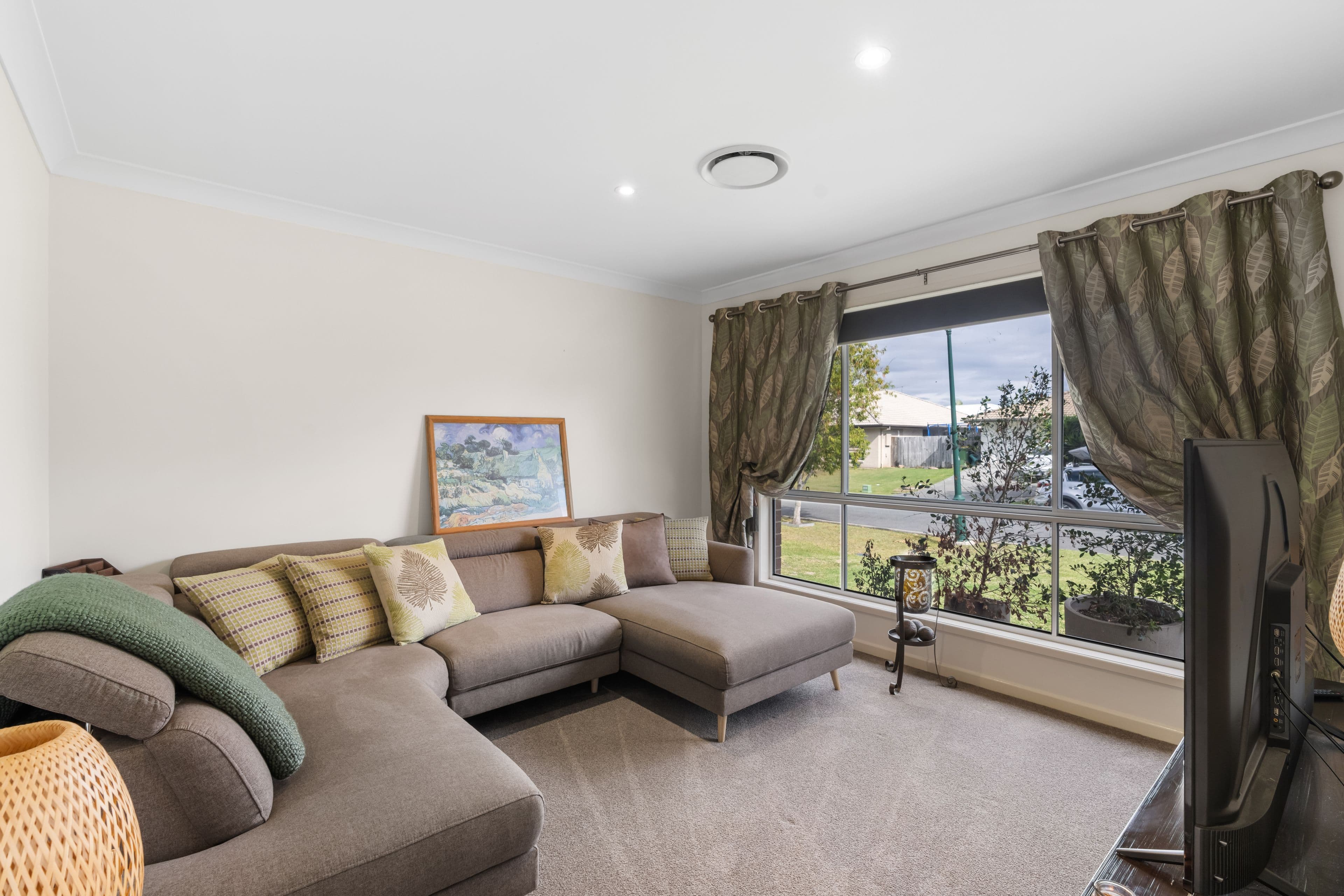 43 Admiralty Circuit, Lawnton QLD 4501, Lawnton - Thumbnail 2