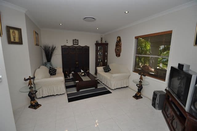 38 Willow Grove Road, SOUTHSIDE QLD 4570, Southside - Thumbnail 2