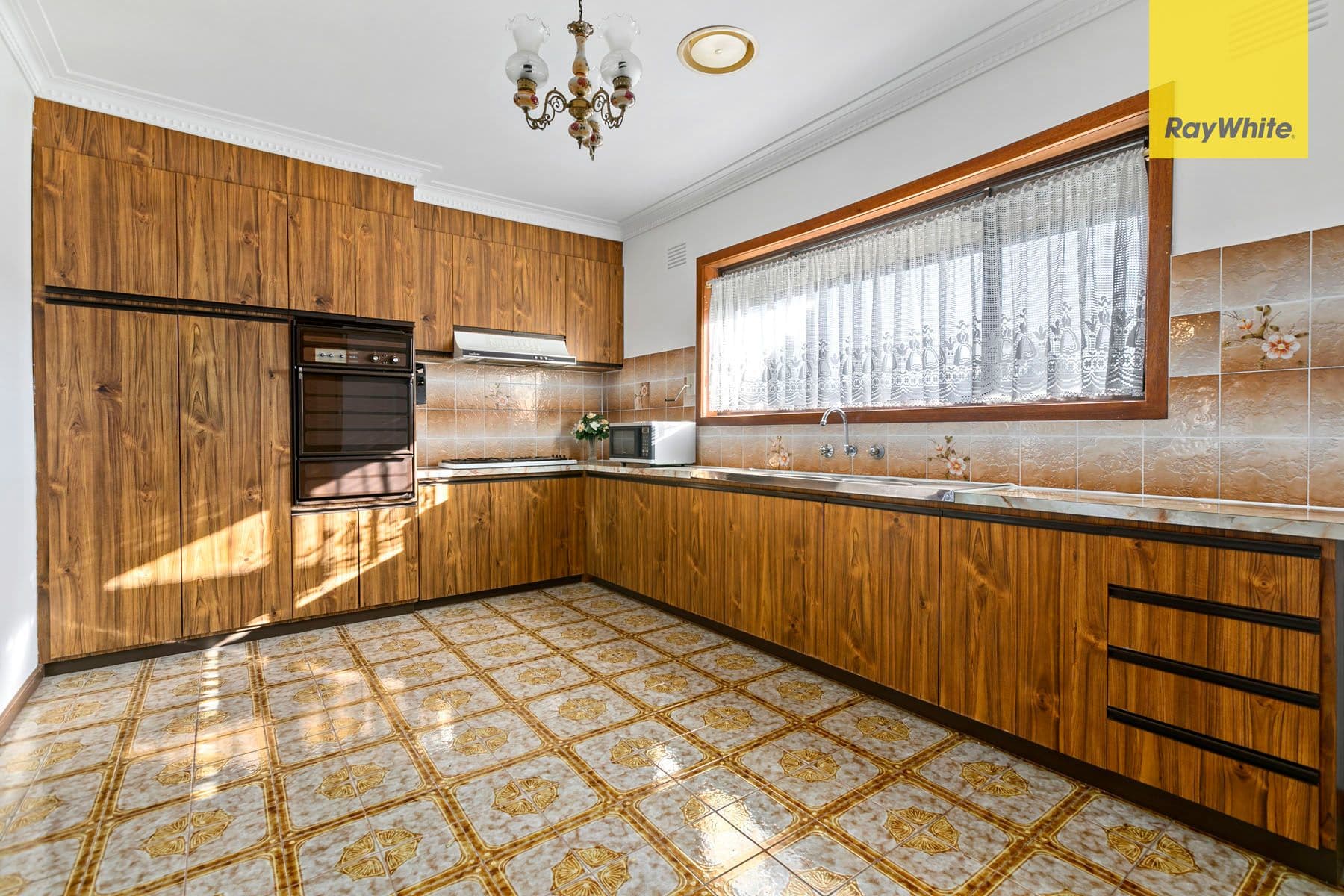 240 Furlong Road, St Albans VIC 3021, St Albans - Thumbnail 4
