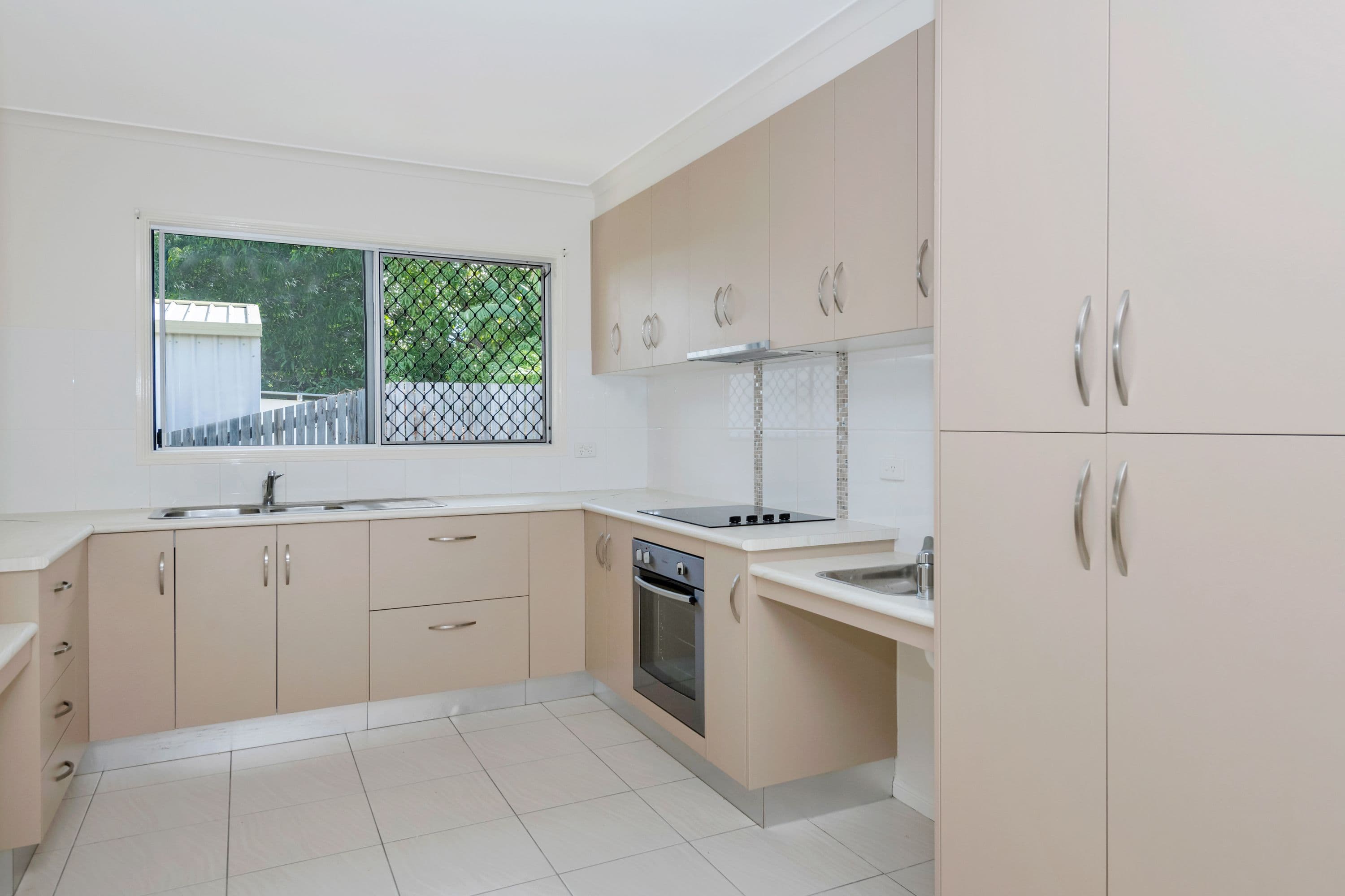 11 Mcdougall Street, Currajong QLD 4812, Currajong - Thumbnail 3