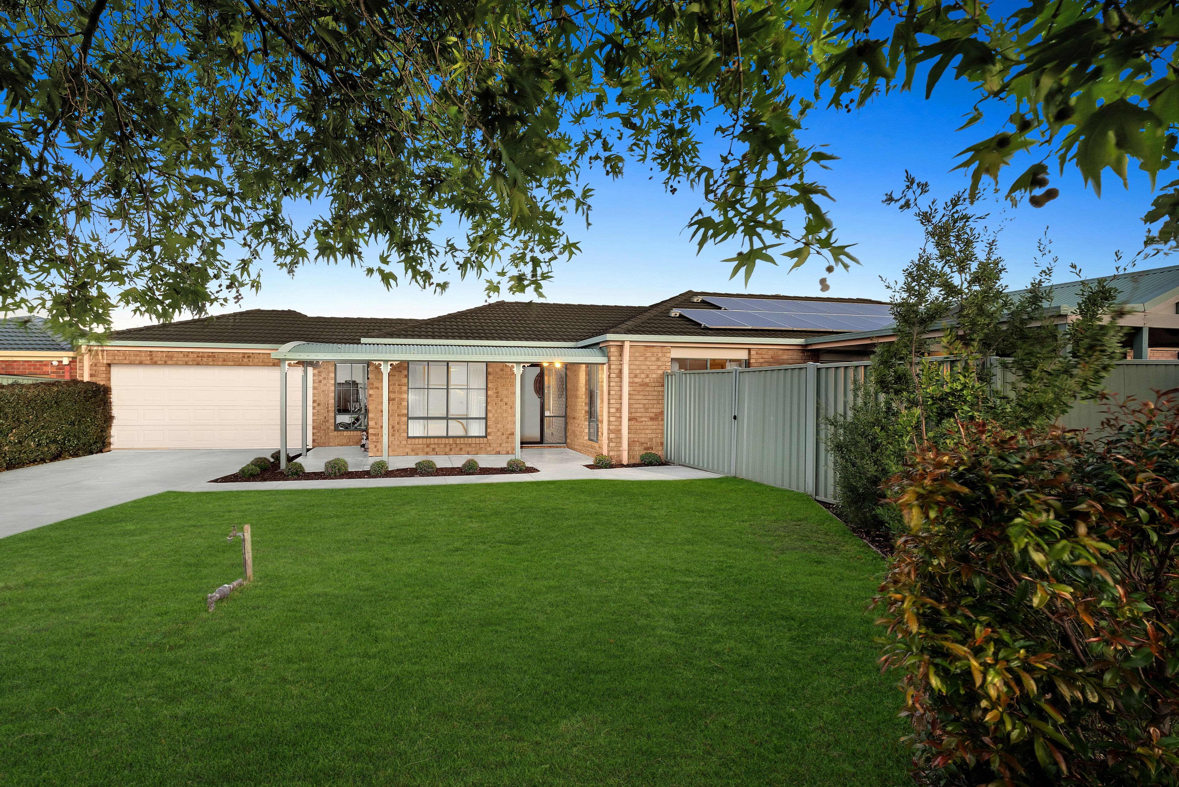 17 Oak Post Place, Cranbourne East VIC 3977, Cranbourne East - Image 1