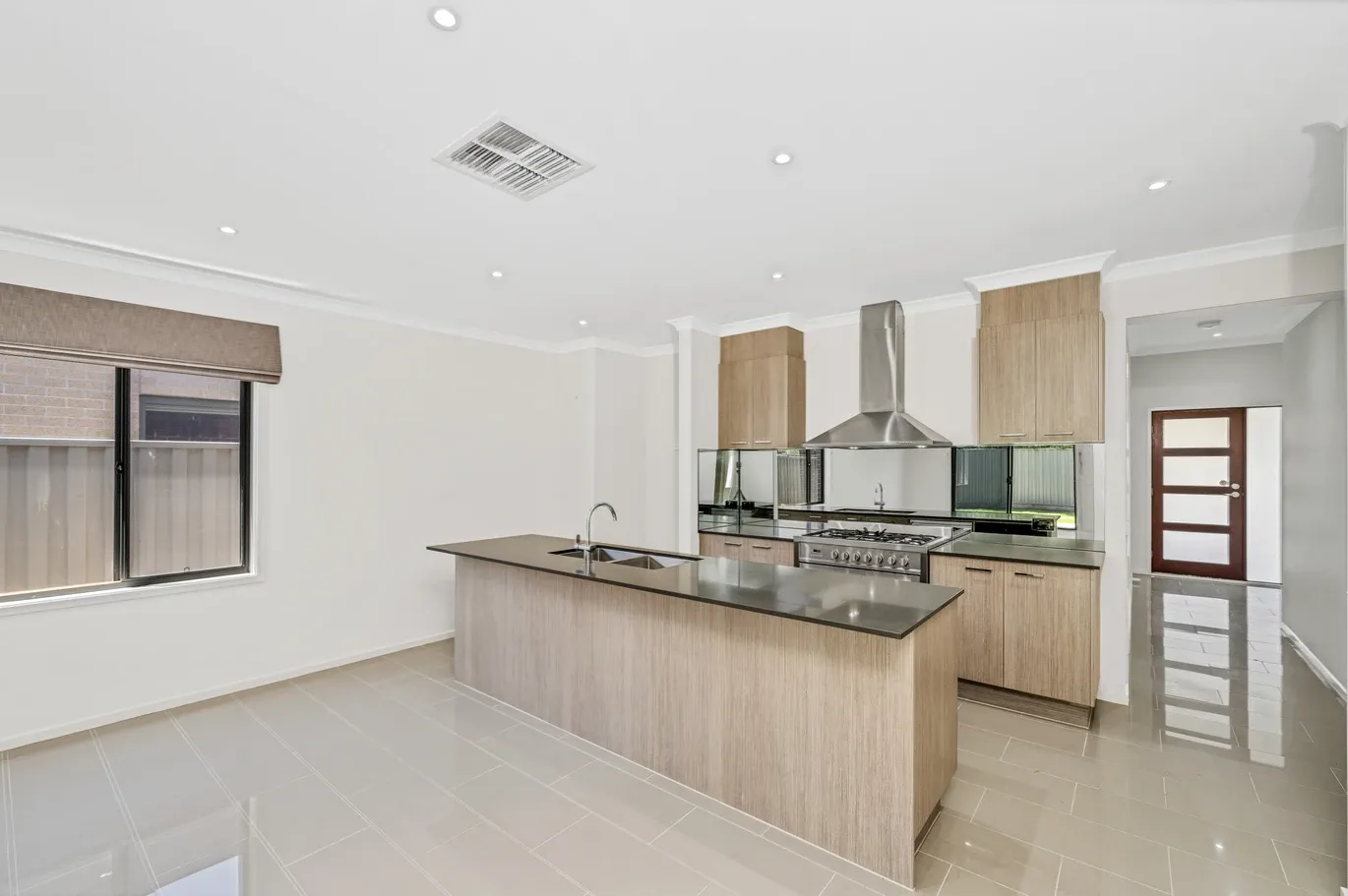 70 Mcewan Drive, Cranbourne East VIC 3977, Cranbourne East - Thumbnail 2