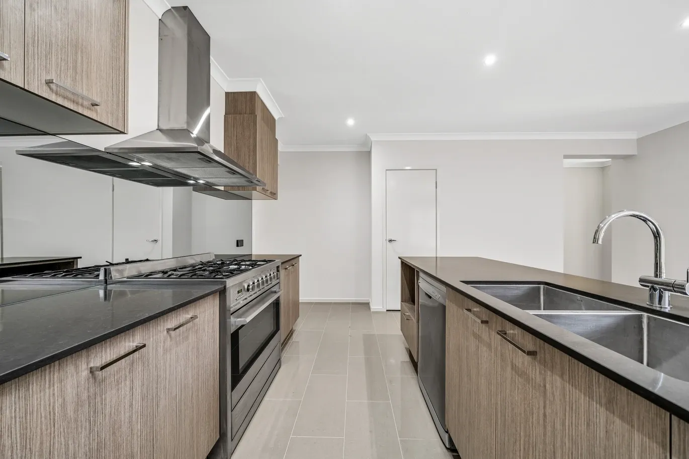 70 Mcewan Drive, Cranbourne East VIC 3977, Cranbourne East - Thumbnail 4