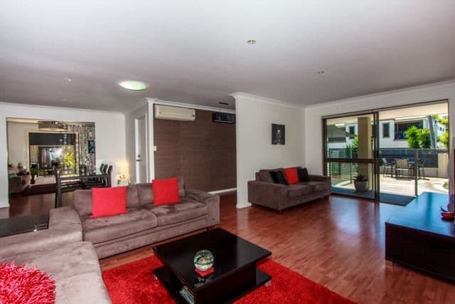 4 Heeb Street, BUNDALL QLD 4217, Bundall - Thumbnail 3