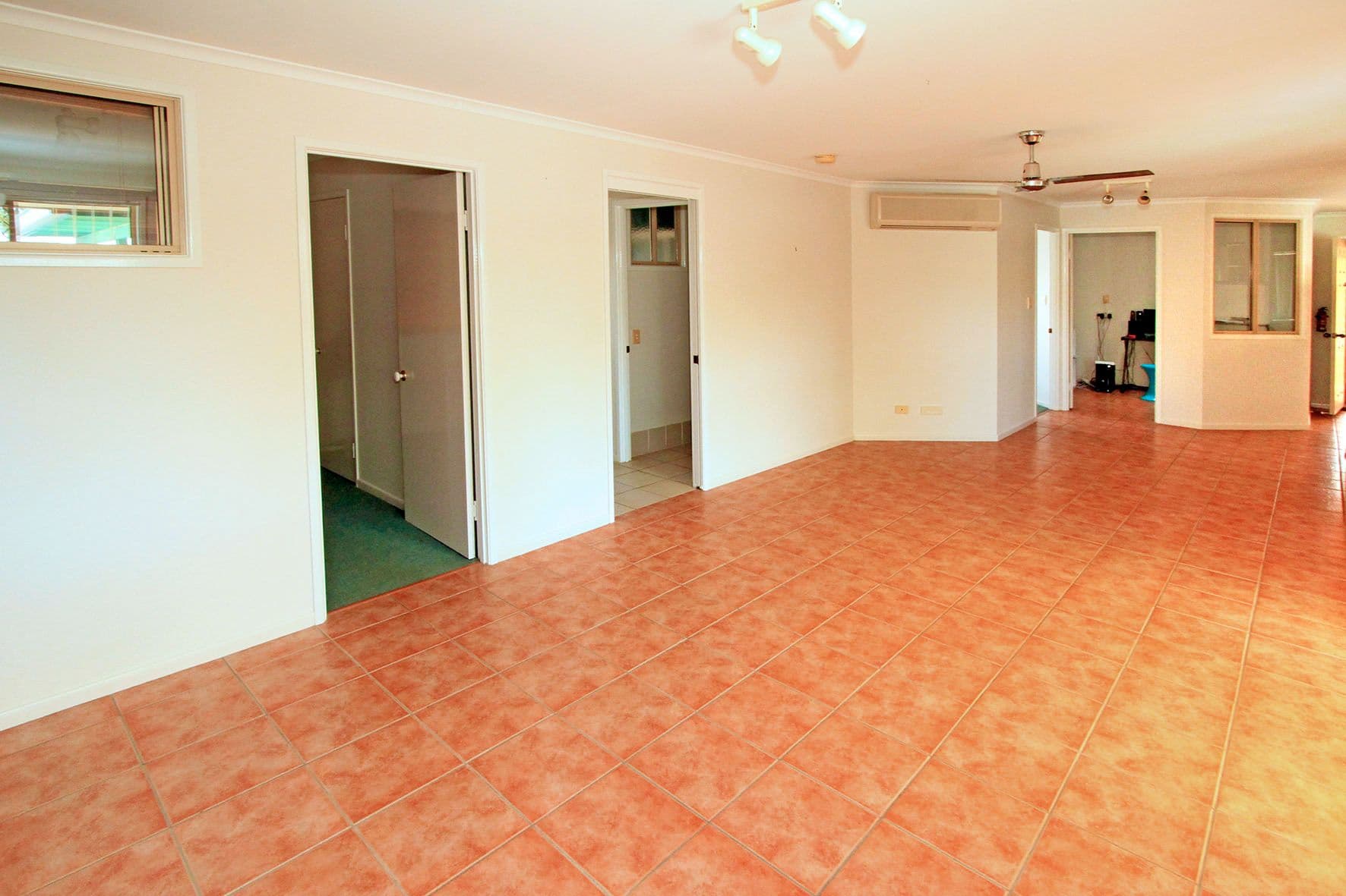 1 Rowe Crescent, TARANGANBA QLD 4703, Taranganba - Thumbnail 6