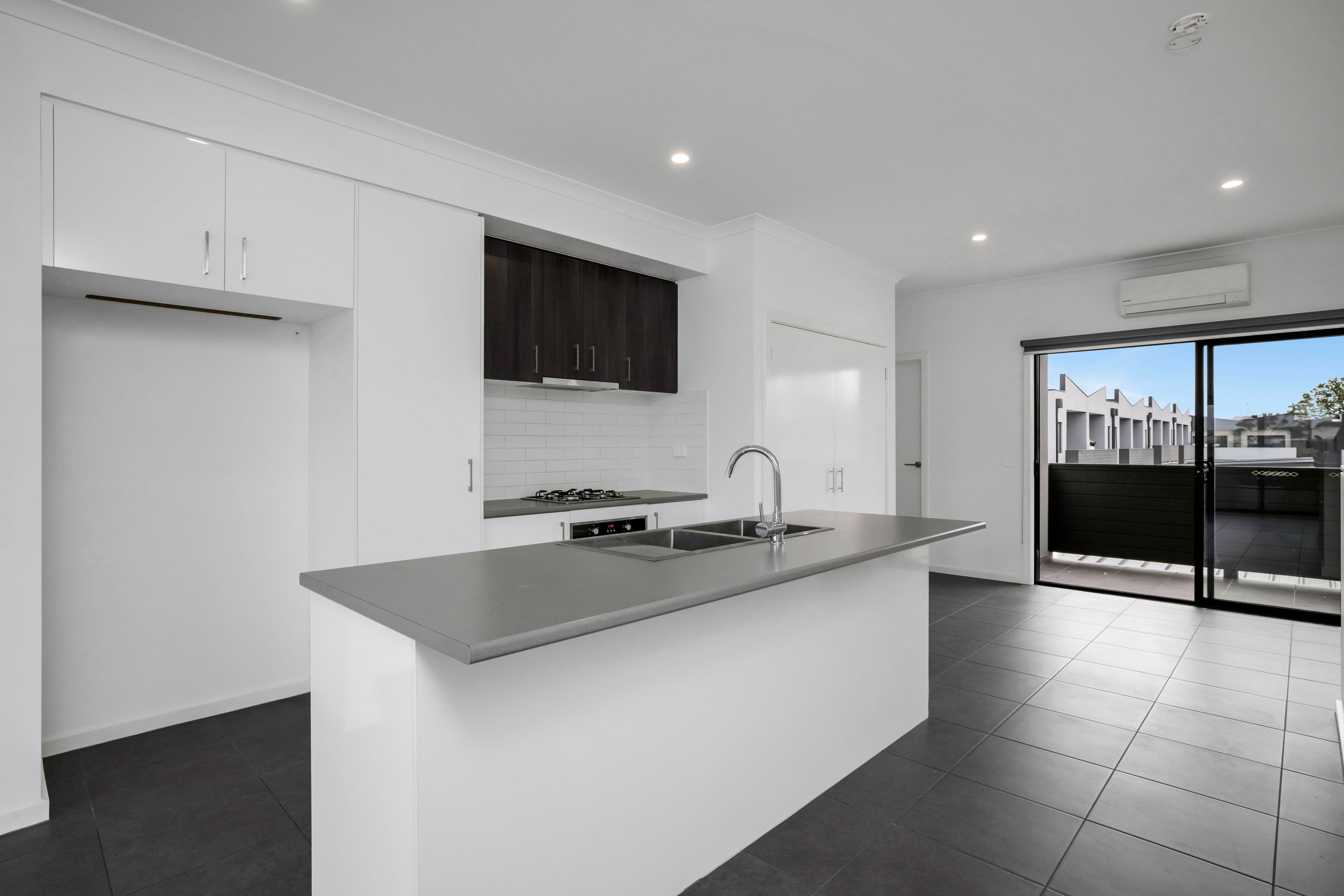 124 Henry Street, Pakenham VIC 3810, Pakenham - Thumbnail 3