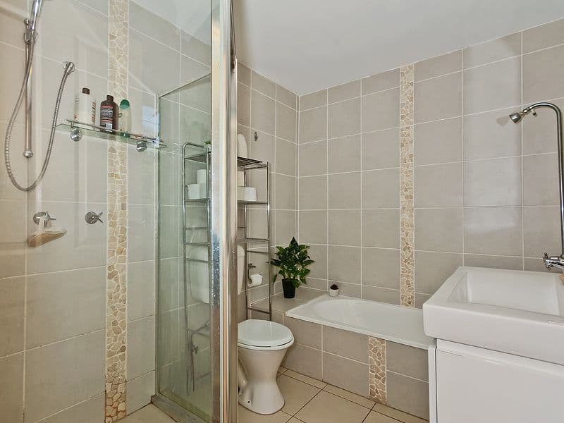 219 Hudson Road, WOOLOOWIN QLD 4030, Wooloowin - Thumbnail 5