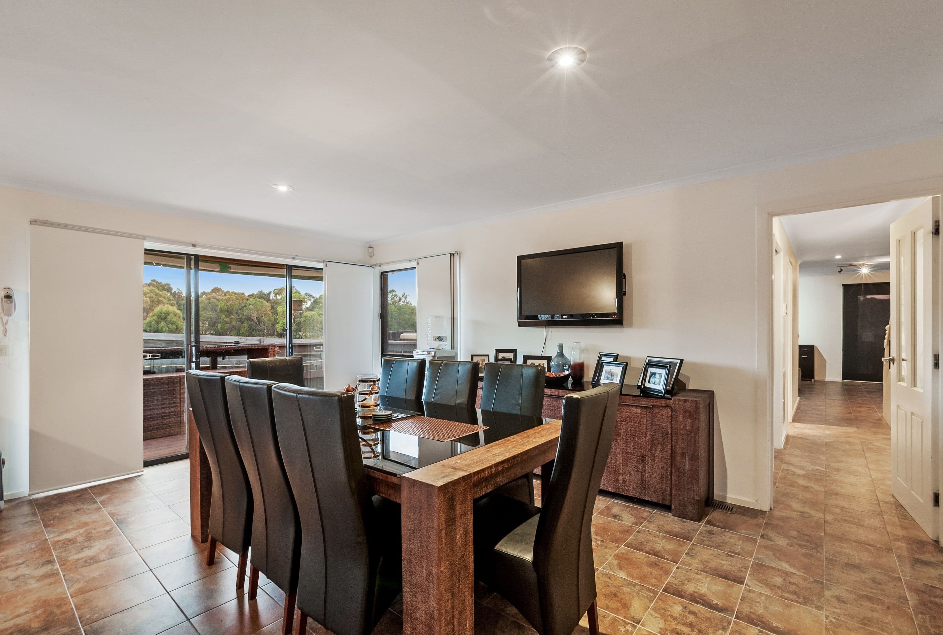 11 Rathcown Road, Reservoir VIC 3073, Reservoir - Thumbnail 5