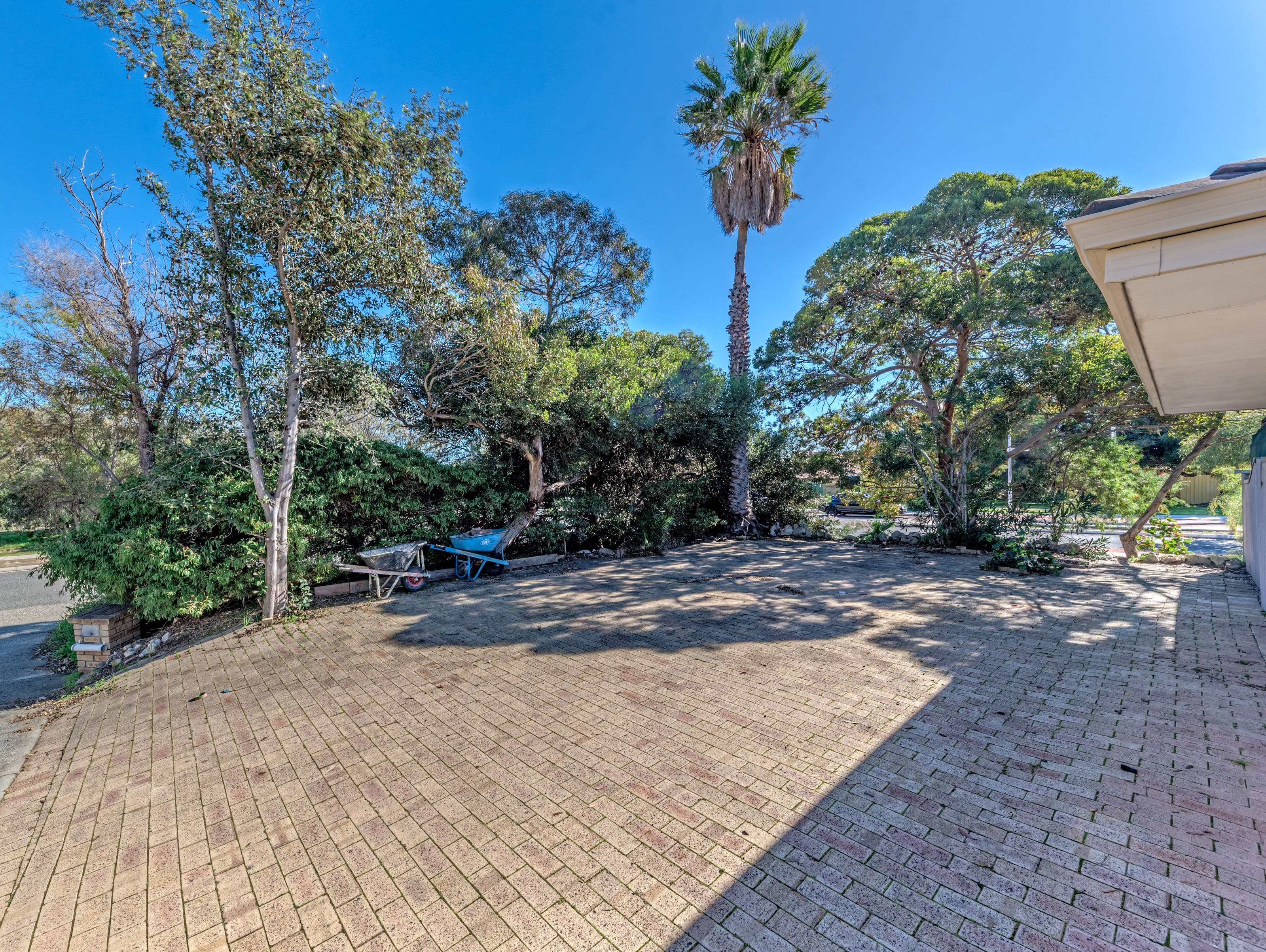 1 Lexcen Crescent, Ocean Reef WA 6027, Ocean Reef - Thumbnail 2