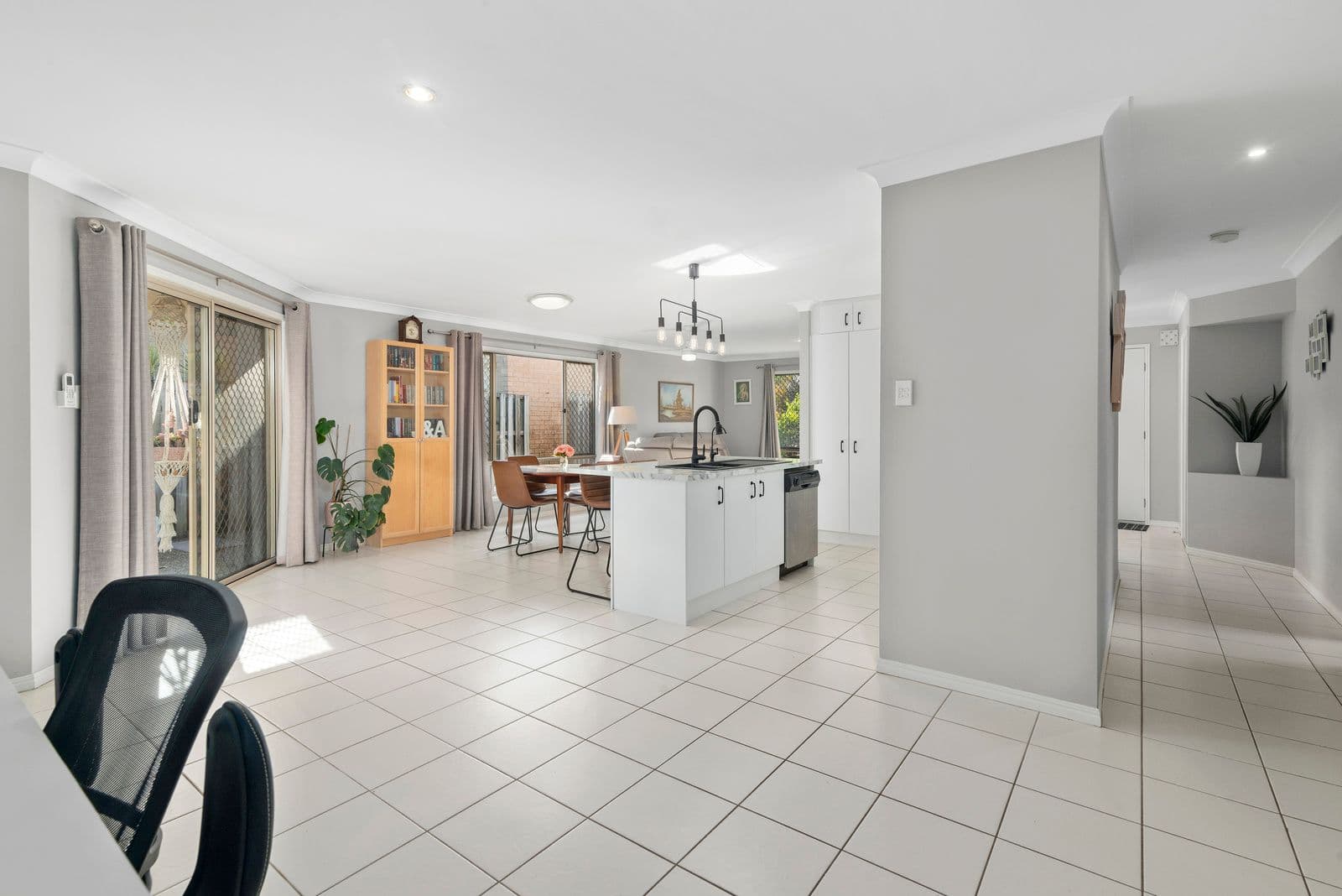 91 Casuarina Drive, Elanora QLD 4221, Elanora - Thumbnail 4