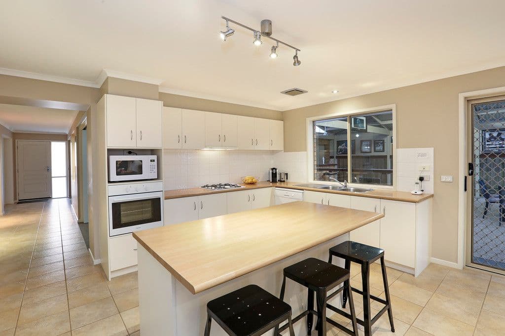 10 Achillea Close, Corio VIC 3214, Corio - Thumbnail 3