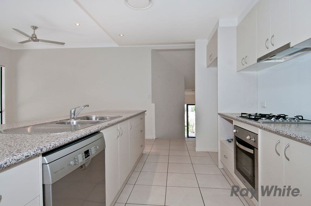 6 Carnarvon Crescent, Waterford QLD 4133, Waterford - Thumbnail 5