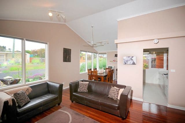 2 Daventry Avenue, GROVEDALE VIC 3216, Grovedale - Thumbnail 3