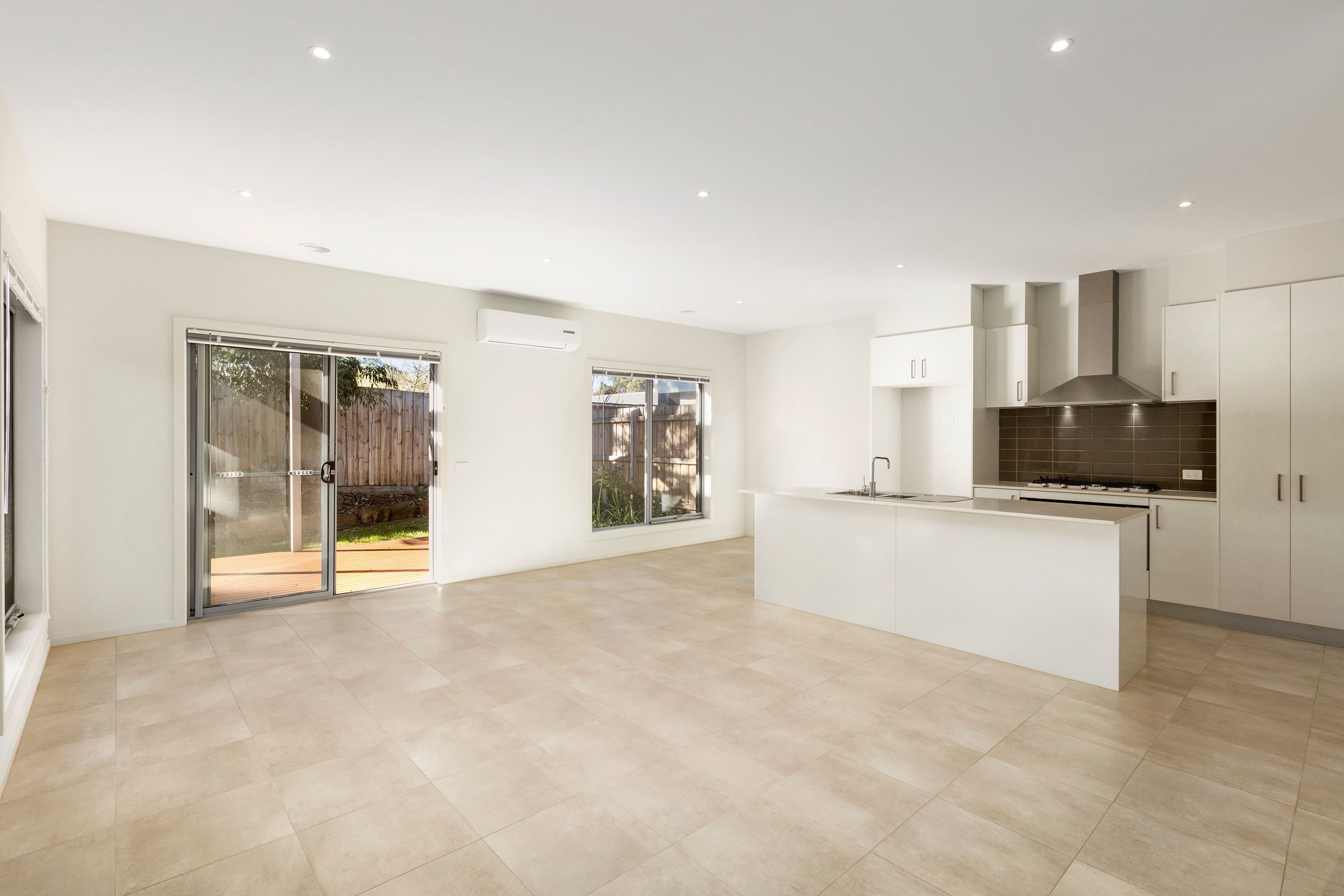 2 Silvergrass Court, CROYDON VIC 3136, Croydon - Thumbnail 2