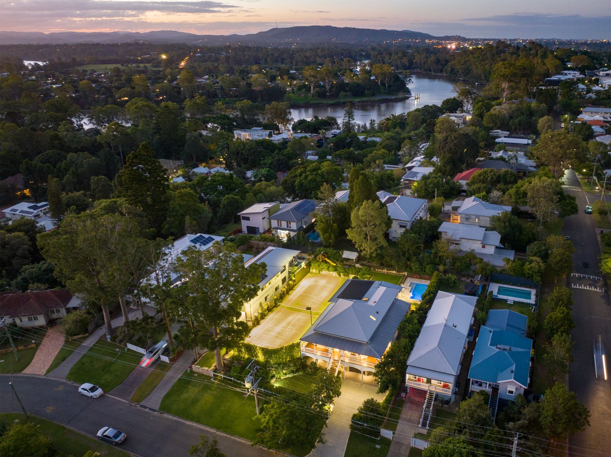 194 Cliveden Avenue, Corinda QLD 4075, Corinda - Thumbnail 2