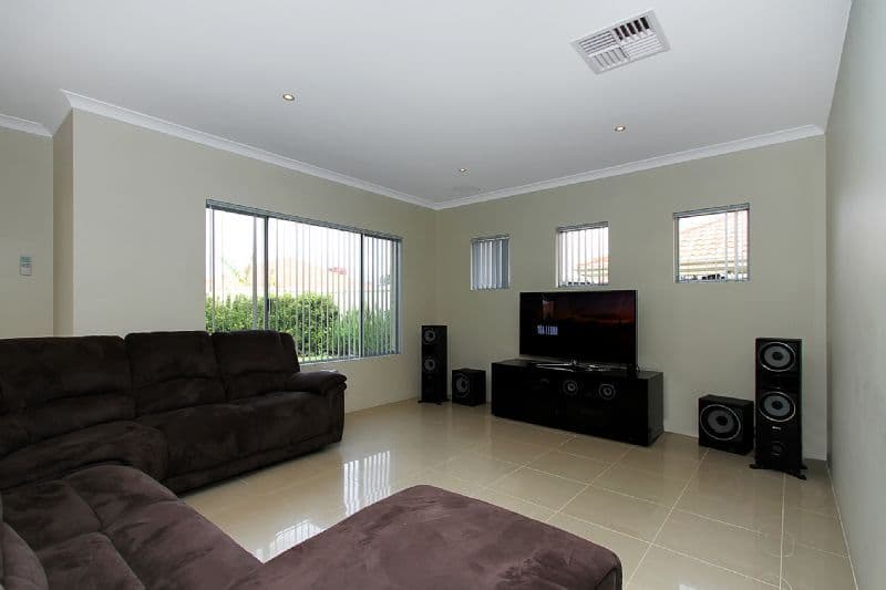 3 Saligna Bend, WATTLE GROVE WA 6107, Wattle Grove - Thumbnail 2