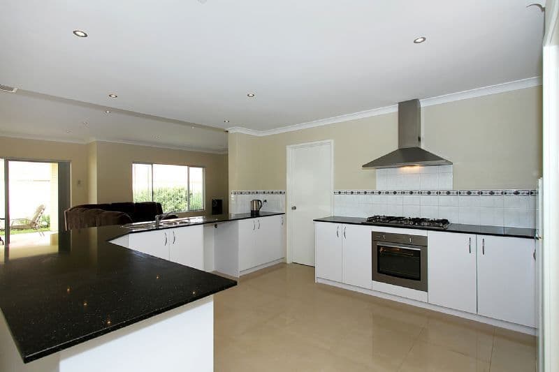 3 Saligna Bend, WATTLE GROVE WA 6107, Wattle Grove - Thumbnail 3