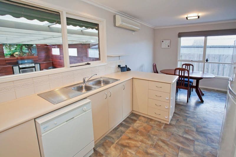 2 Highfield Drive, GROVEDALE VIC 3216, Grovedale - Thumbnail 5