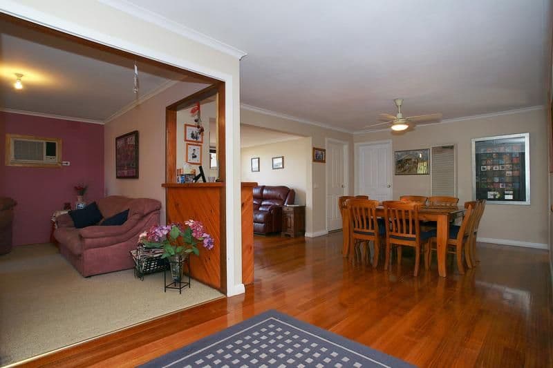 22 Isaac Smith Crescent, ENDEAVOUR HILLS VIC 3802, Endeavour Hills - Thumbnail 3