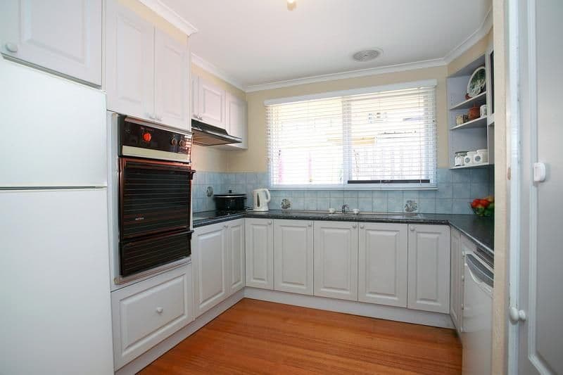 22 Isaac Smith Crescent, ENDEAVOUR HILLS VIC 3802, Endeavour Hills - Thumbnail 4