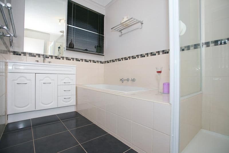 22 Isaac Smith Crescent, ENDEAVOUR HILLS VIC 3802, Endeavour Hills - Thumbnail 8