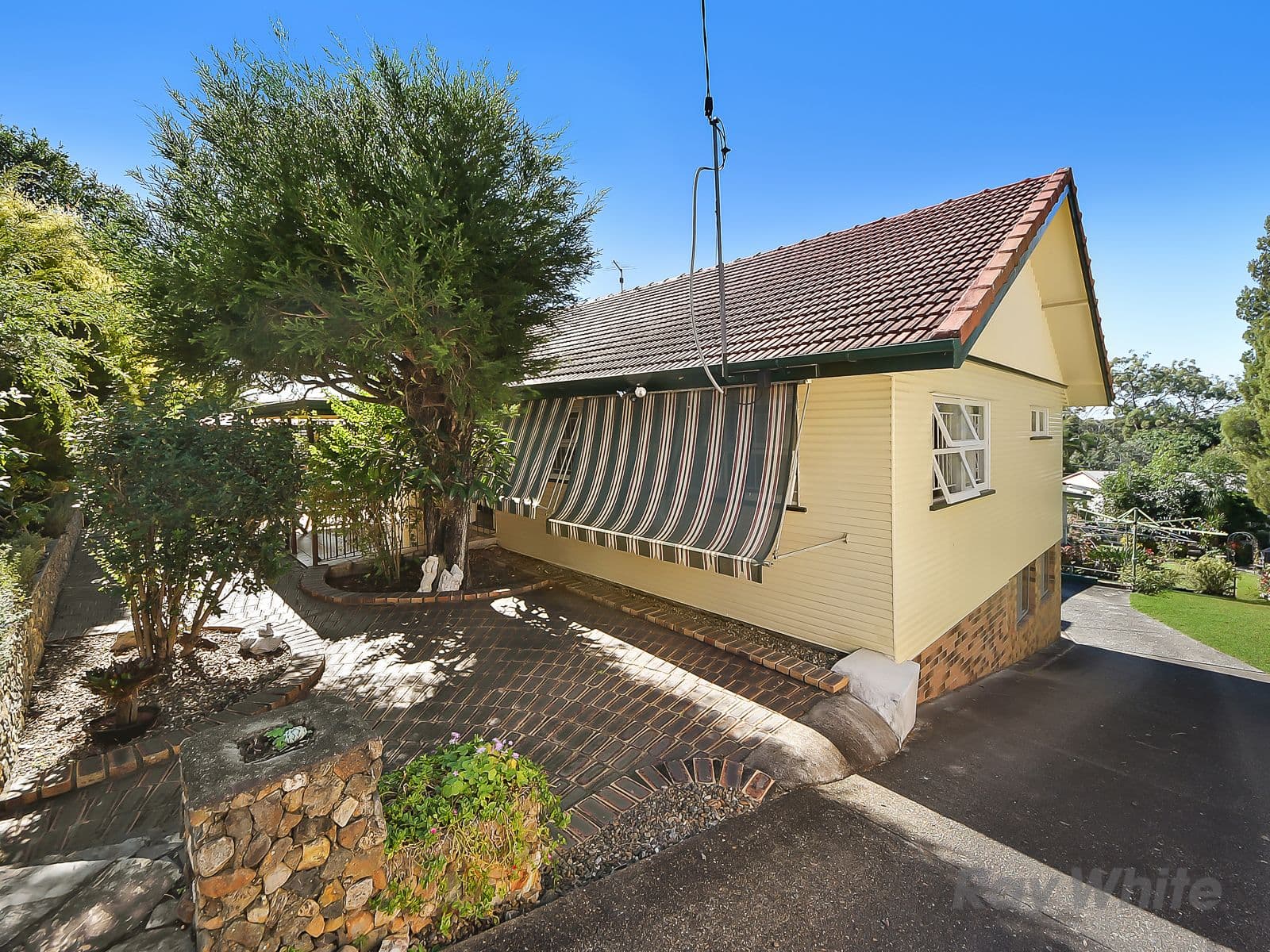 15 Alcester Street, Grange QLD 4051, Grange - Thumbnail 2