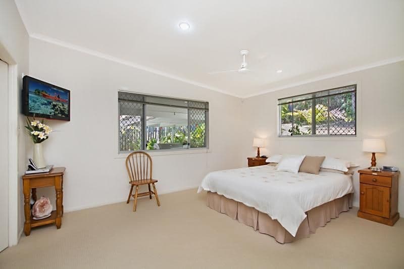165 K P McGrath Drive, Elanora QLD 4221, Elanora - Thumbnail 2