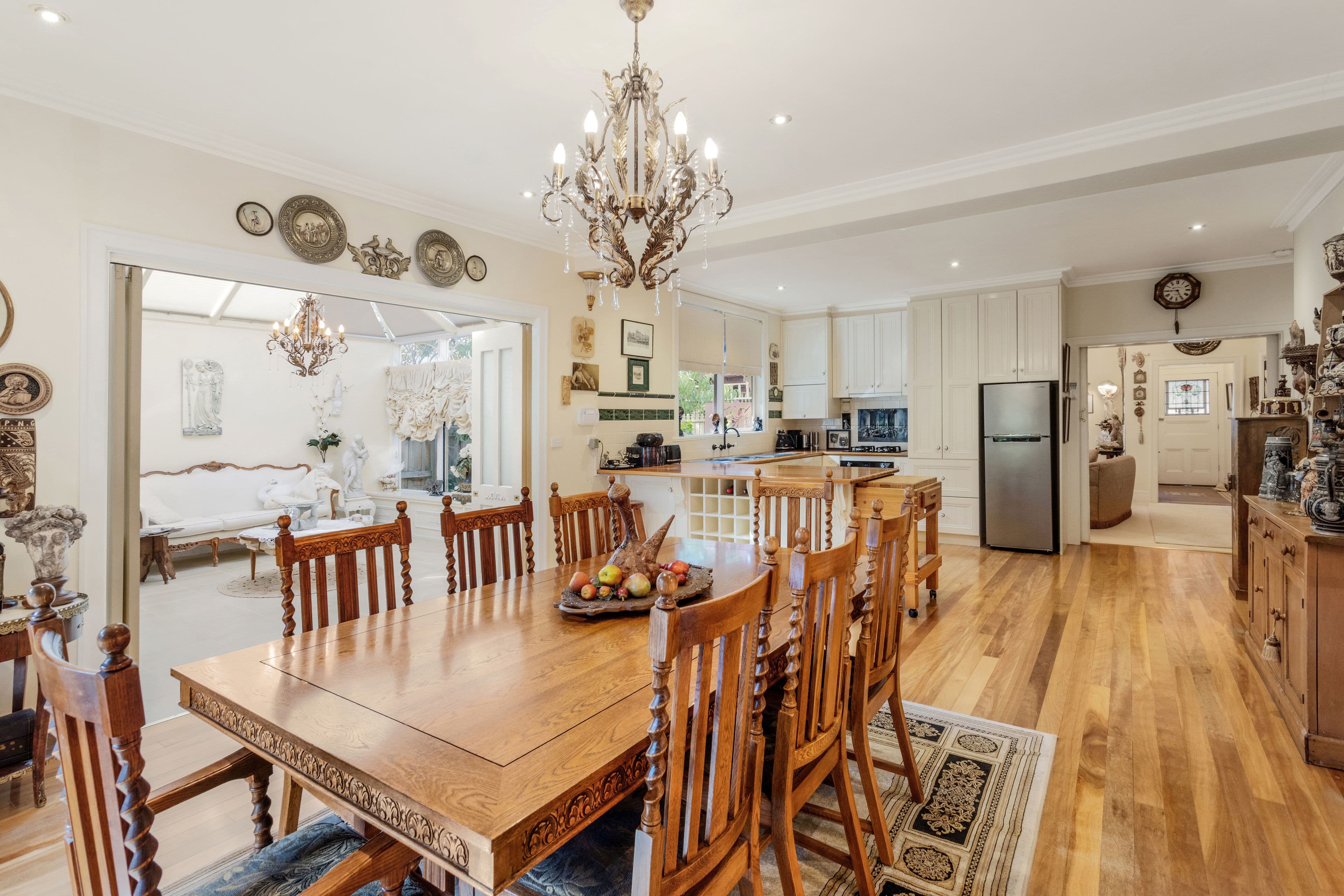 53 Carlisle Crescent, Hughesdale VIC 3166, Hughesdale - Thumbnail 2