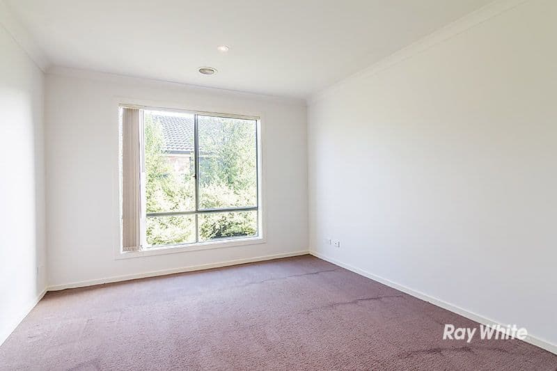 10 Foxhound Grove, Cranbourne East VIC 3977, Cranbourne East - Thumbnail 3