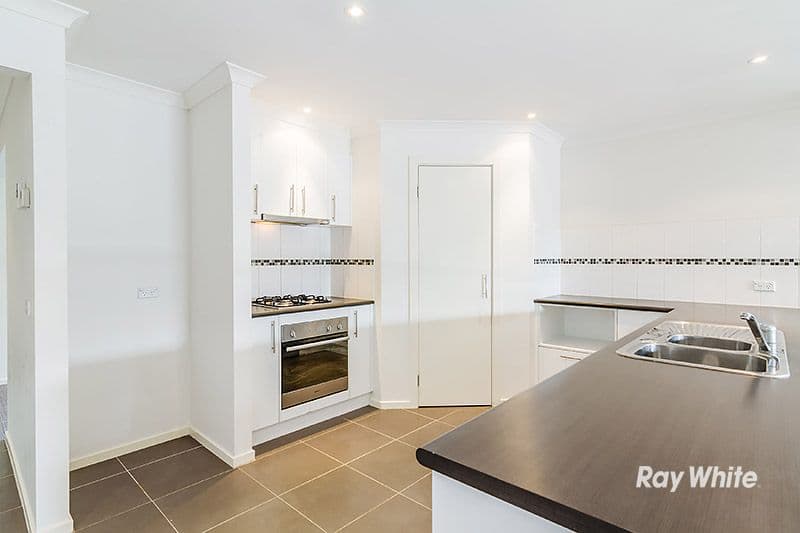 10 Foxhound Grove, Cranbourne East VIC 3977, Cranbourne East - Thumbnail 4