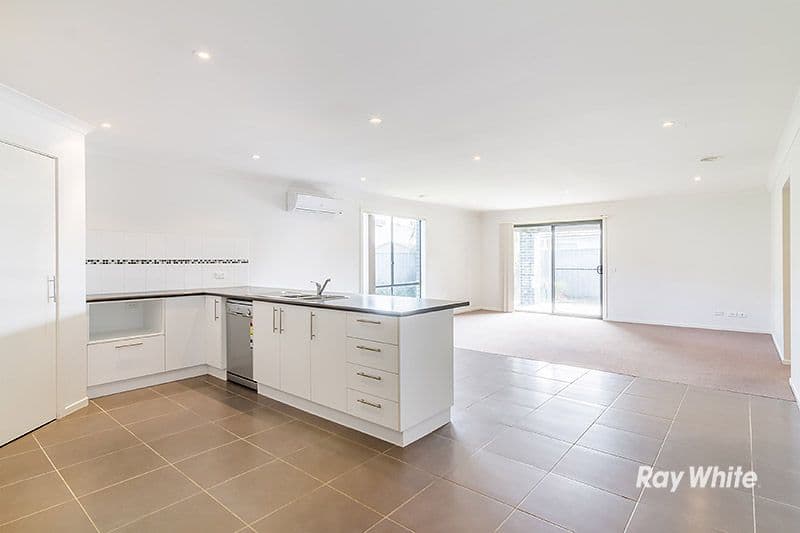 10 Foxhound Grove, Cranbourne East VIC 3977, Cranbourne East - Thumbnail 5