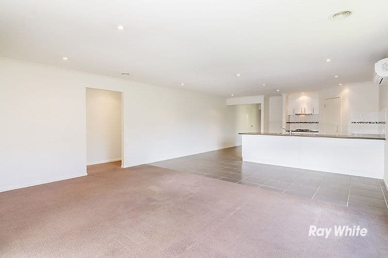 10 Foxhound Grove, Cranbourne East VIC 3977, Cranbourne East - Thumbnail 6