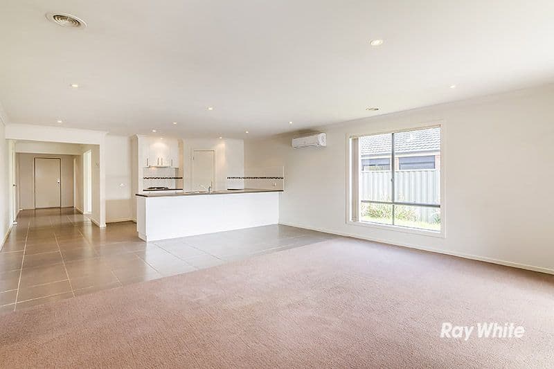 10 Foxhound Grove, Cranbourne East VIC 3977, Cranbourne East - Thumbnail 7
