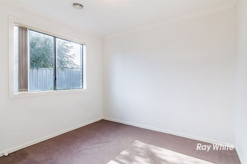 10 Foxhound Grove, Cranbourne East VIC 3977, Cranbourne East - Thumbnail 8
