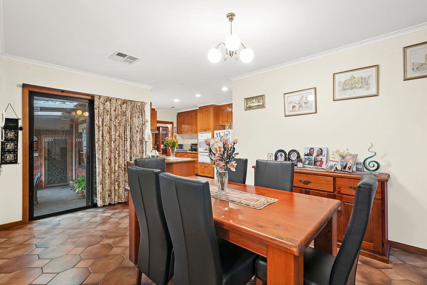 18 Harkaway Drive, Cheltenham VIC 3192, Cheltenham - Thumbnail 5