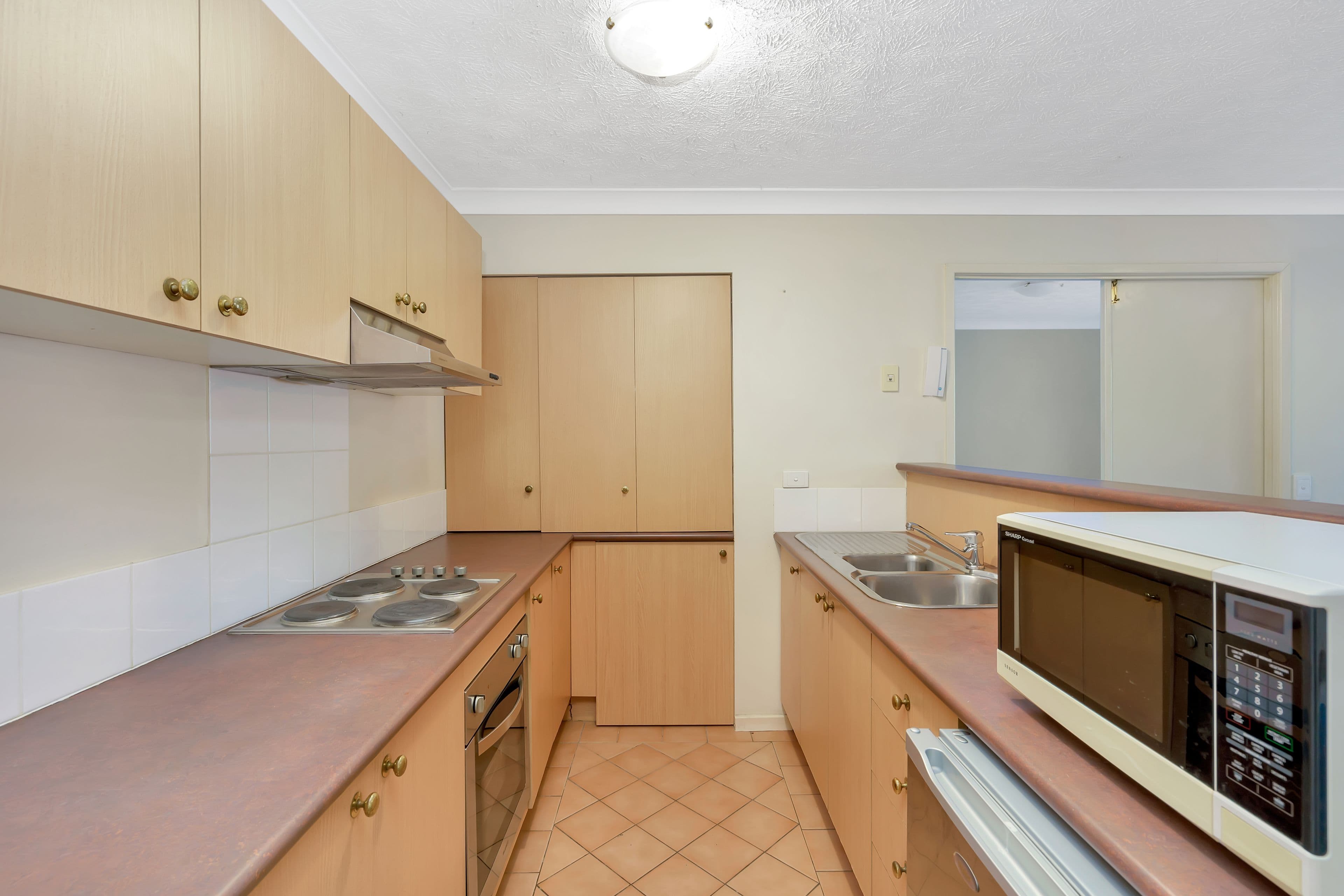 27 Chester Terrace, Southport QLD 4215, Southport - Thumbnail 4